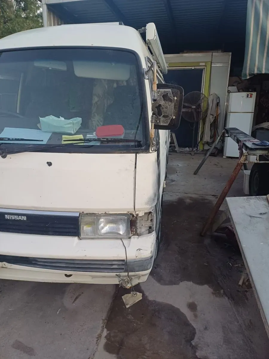 Left hand front indicator and trim and miror 1988 NISSAN HOMI VAN